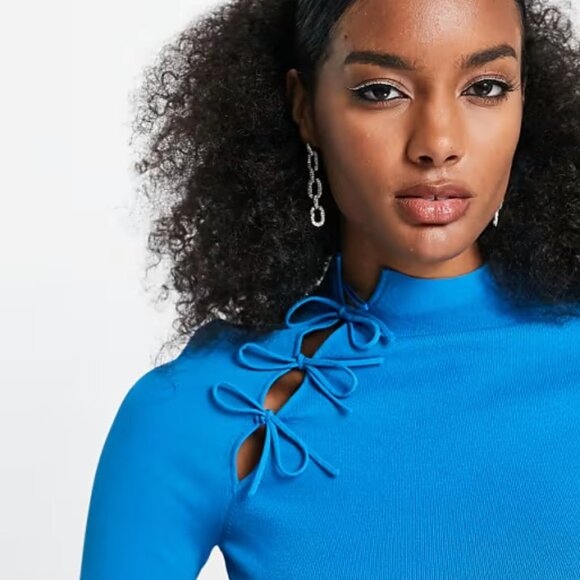 & Other Stories tie detail cropped sweater in blue - Picture 3 of 4